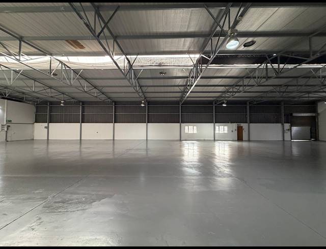 1,341M² WAREHOUSE TO LET IN HALFWAY HOUSE
